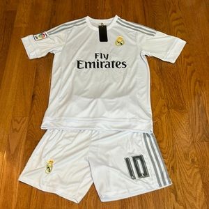 NWT FLY EMIRATES REAL MADRID NUMBER 10 JAMES TWO PIECES TOP AND SHORTS SIZE XL